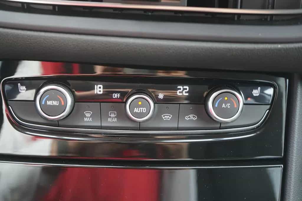 Opel Grandland 1.2 GS Line Virtual Cockpit LED Kamera 01/2023-photo-13