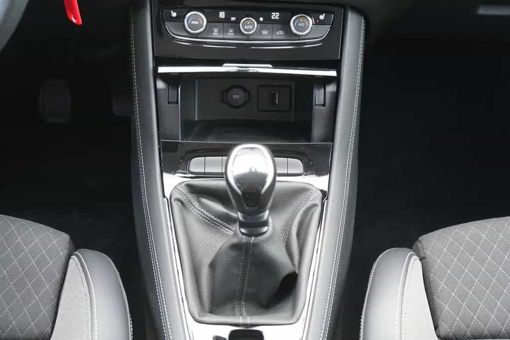Opel Grandland 1.2 GS Line Virtual Cockpit LED Kamera 01/2023-photo-16