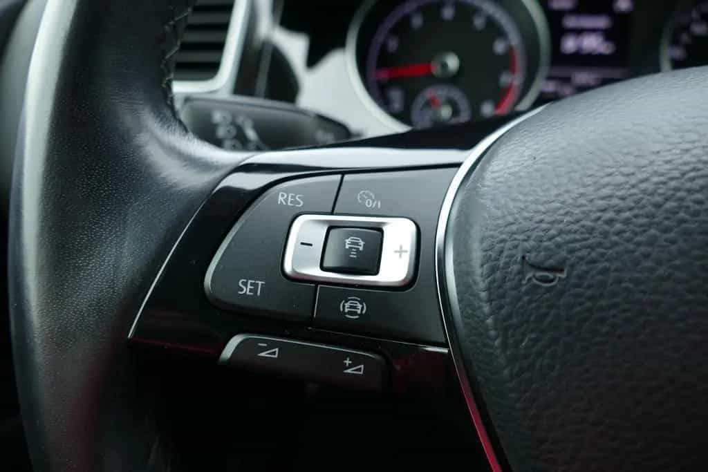 Volkswagen Golf VII 1.0 TSI IQ Drive ACC Totwinkel PDC 04/2019-photo-8