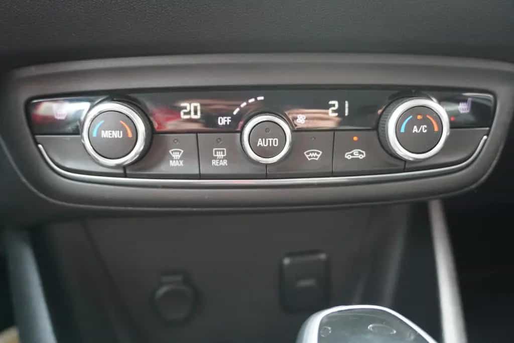 Opel Crossland 1.2 Innovation LED Kamera Tempomat PDC 02/2020-photo-26