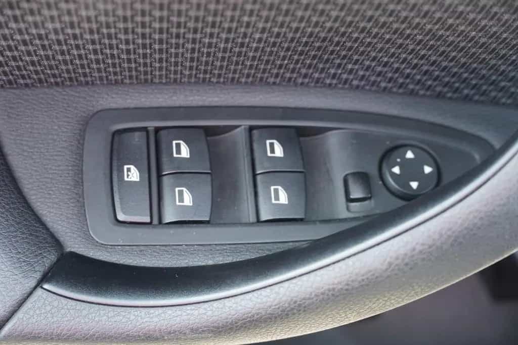 BMW X1 sDrive 18 i Advantage 05/2019-photo-21