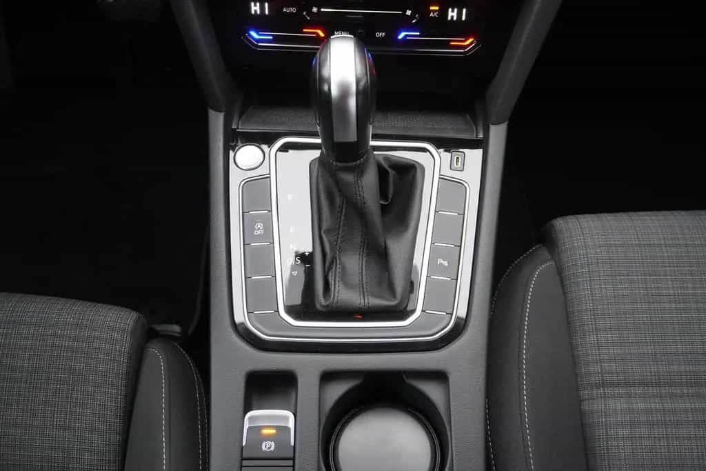 Volkswagen Passat Variant 1.5 TSI DSG LED Navi DAB PDC AHK 06/2021-photo-20