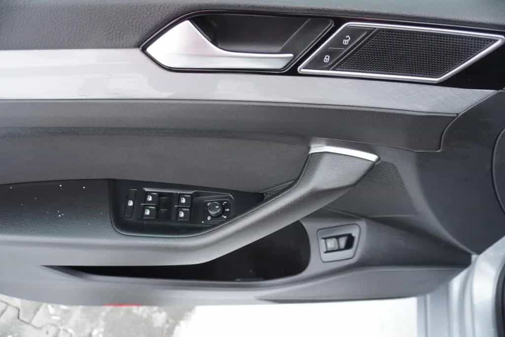 Volkswagen Passat Variant 1.5 TSI DSG LED Navi DAB PDC AHK 06/2021-photo-23