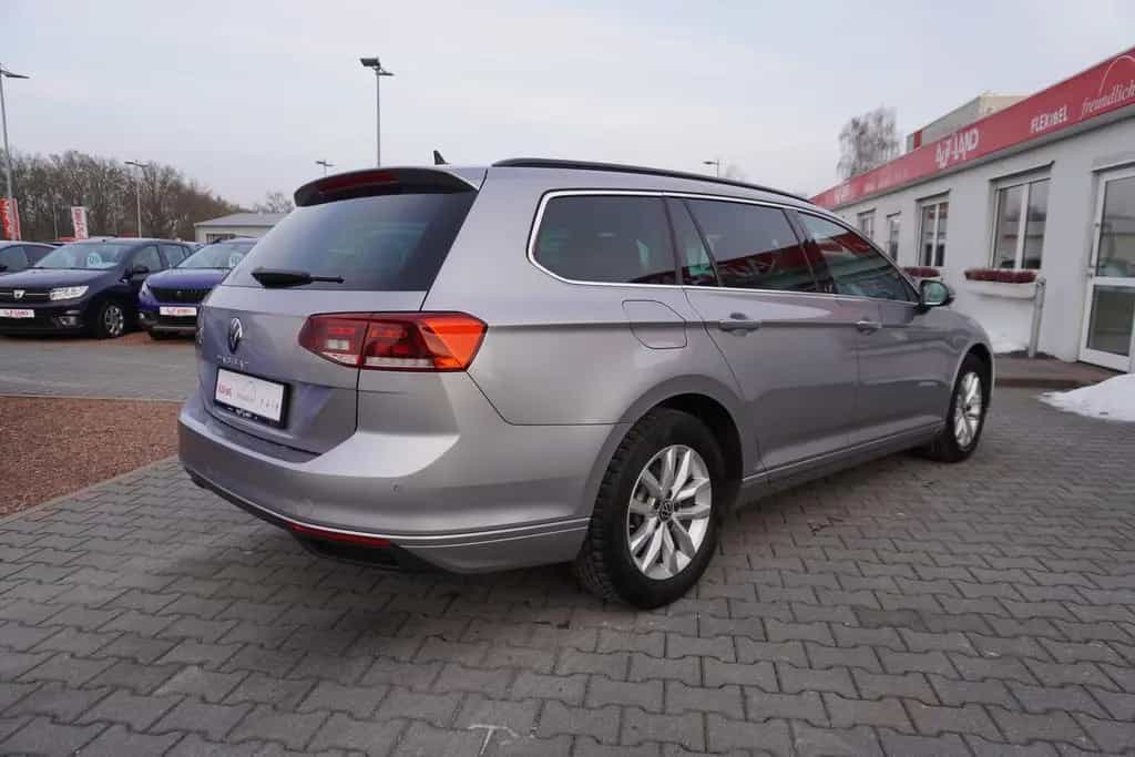 Volkswagen Passat Variant 1.5 TSI DSG LED Navi DAB PDC AHK 06/2021-photo-4