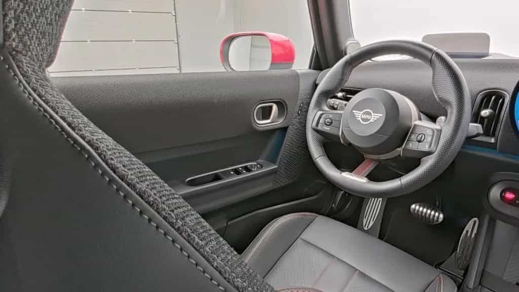 MINI John Cooper Works Cabrio 03/2025-photo-10