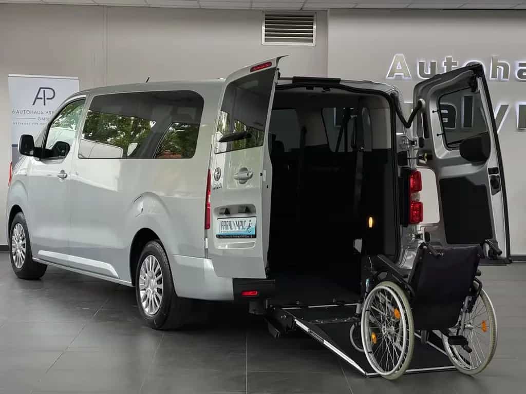 Toyota Proace (Verso) L2 Behindertengerecht-Rampe 6+1 12/2017-photo-0