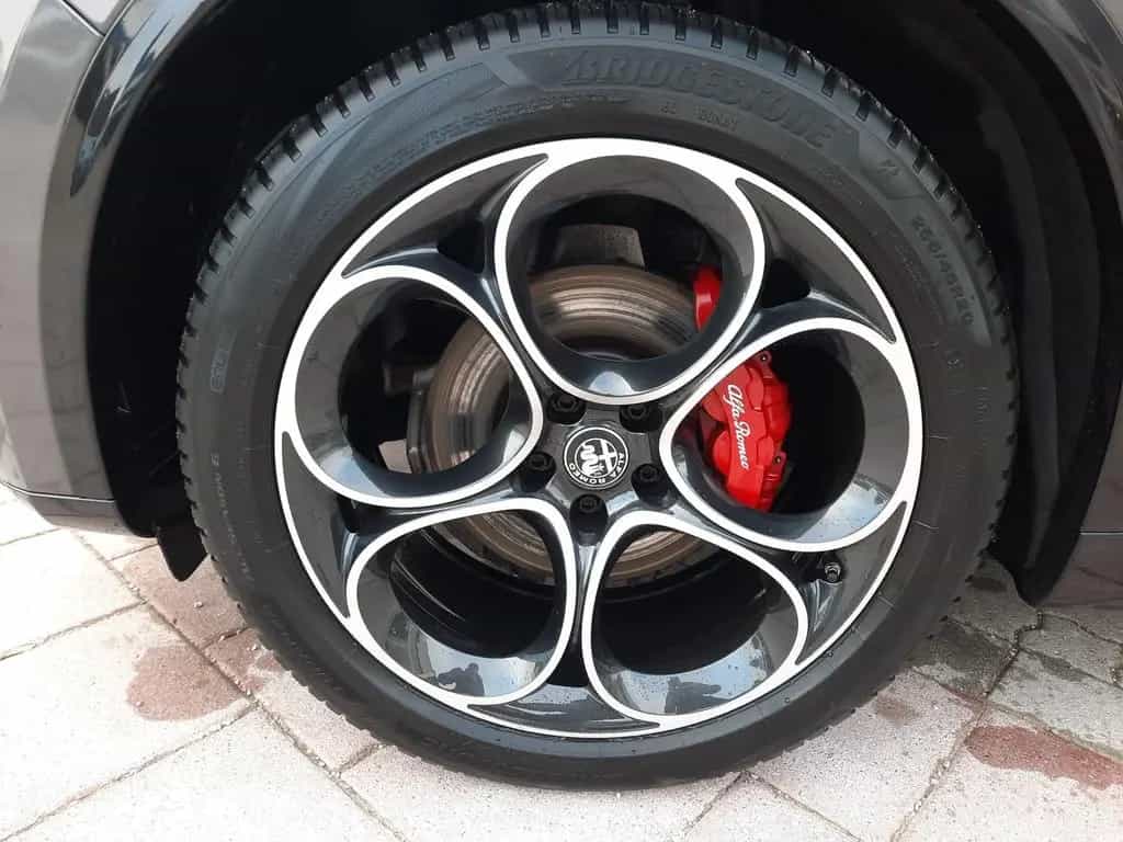 Alfa Romeo Stelvio 2.2 JTDM Veloce Q4 ACC Kamera LED Leder 06/2024-photo-9