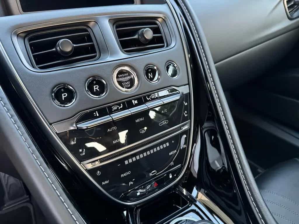 Aston Martin DB11 4.0 V8 Service neu und Garantie bis 2028 03/2019-photo-8