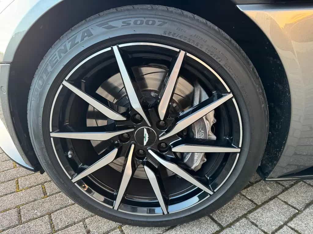 Aston Martin DB11 4.0 V8 Service neu und Garantie bis 2028 03/2019-photo-12