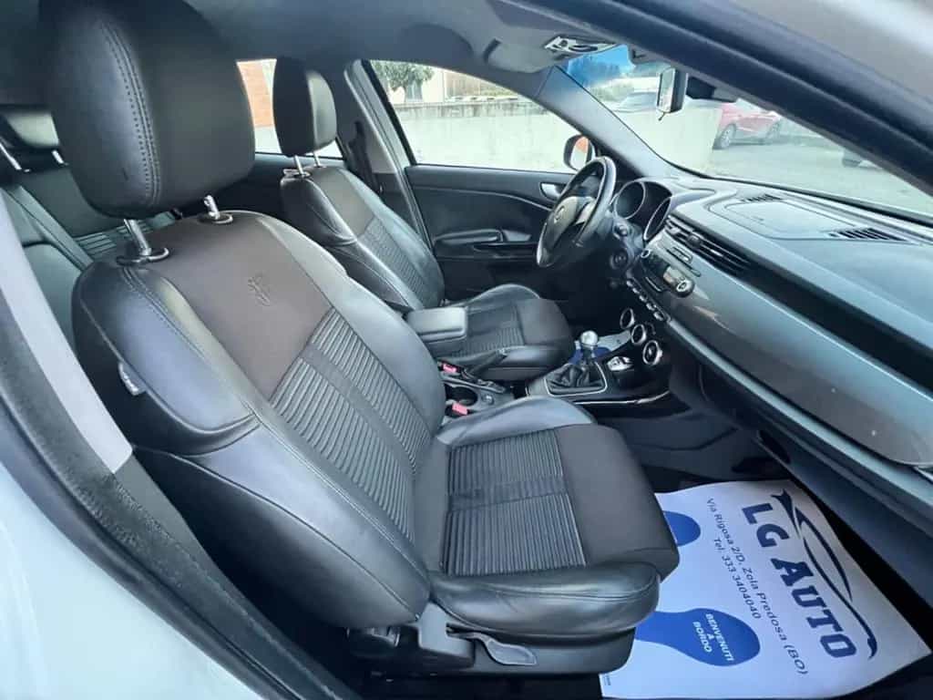 Alfa Romeo Giulietta 1.6 JTDm-2 105 CV Exclusive 04/2012-photo-4