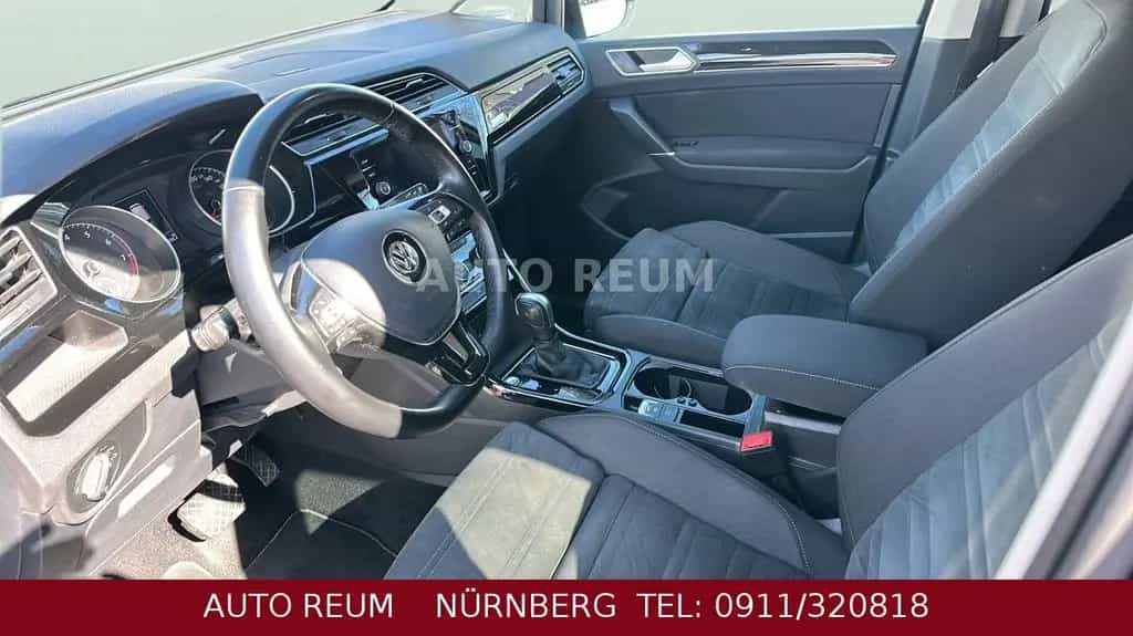 Volkswagen Touran Highline Automatik LED Navi Kamera Tempom 11/2019-photo-8