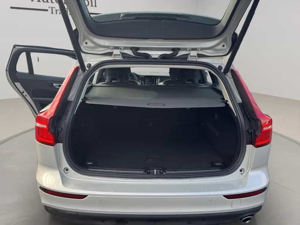 Volvo V60 Kombi Momentum 08/2019-photo-12