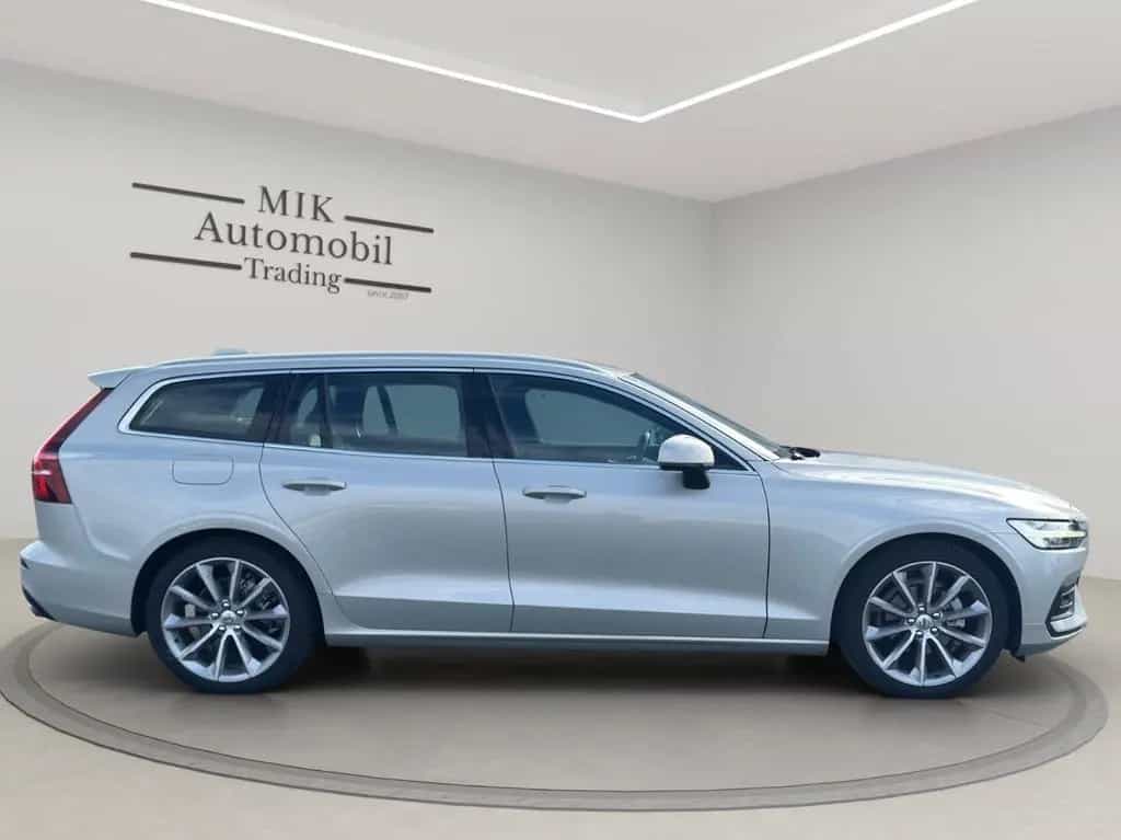 Volvo V60 Kombi Momentum 08/2019-photo-3