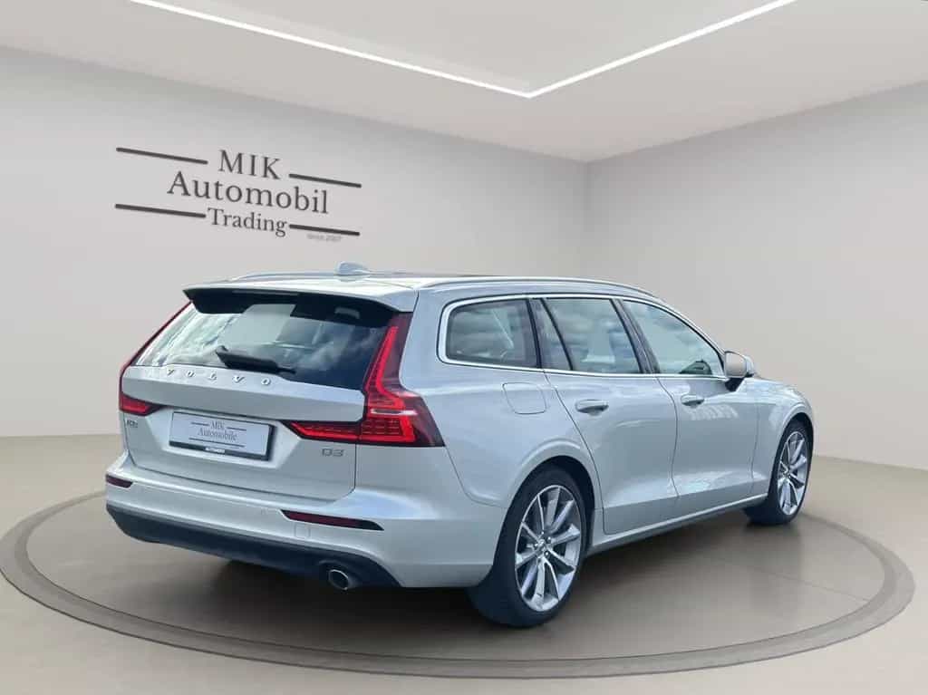 Volvo V60 Kombi Momentum 08/2019-photo-4