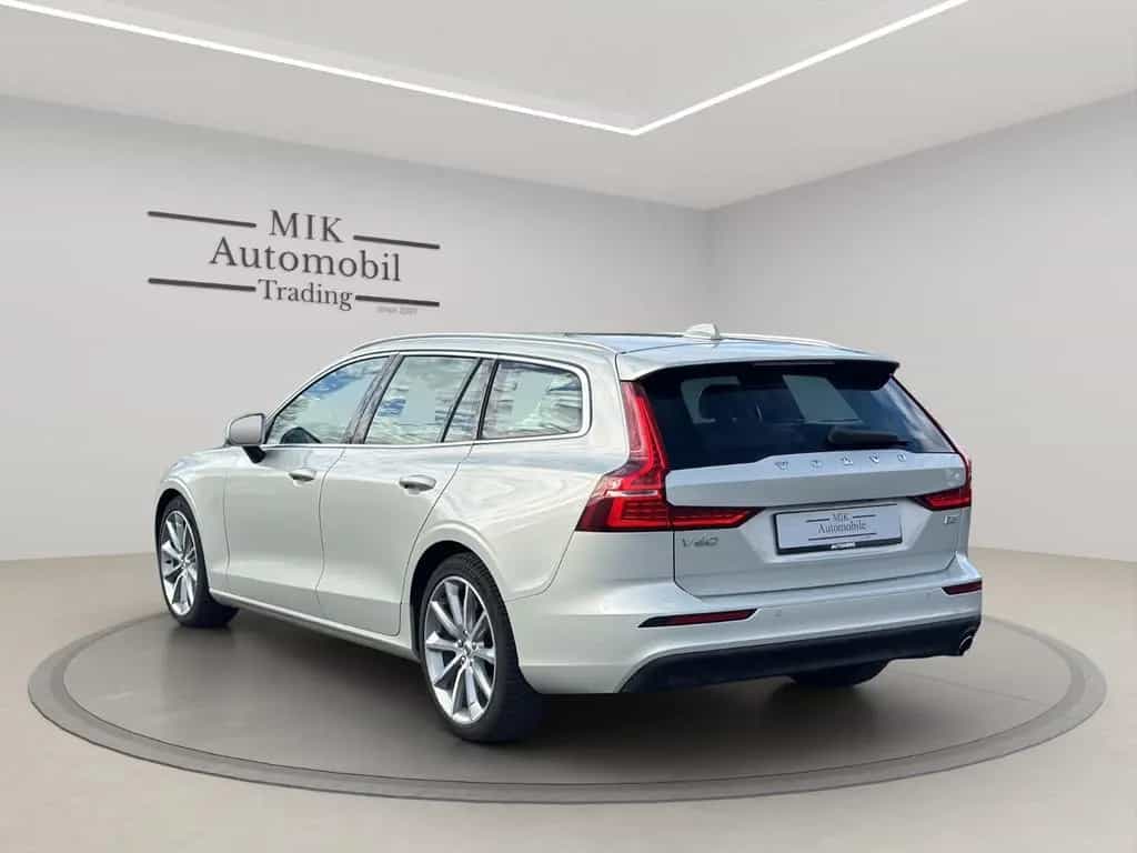Volvo V60 Kombi Momentum 08/2019-photo-5