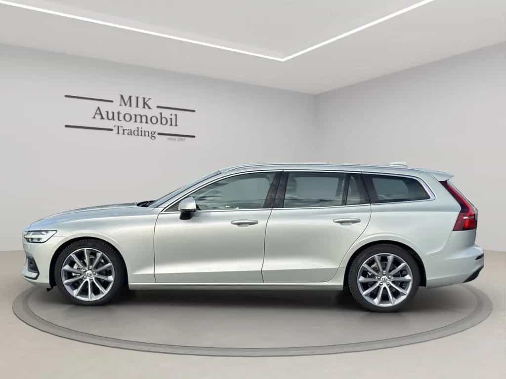 Volvo V60 Kombi Momentum 08/2019-photo-7