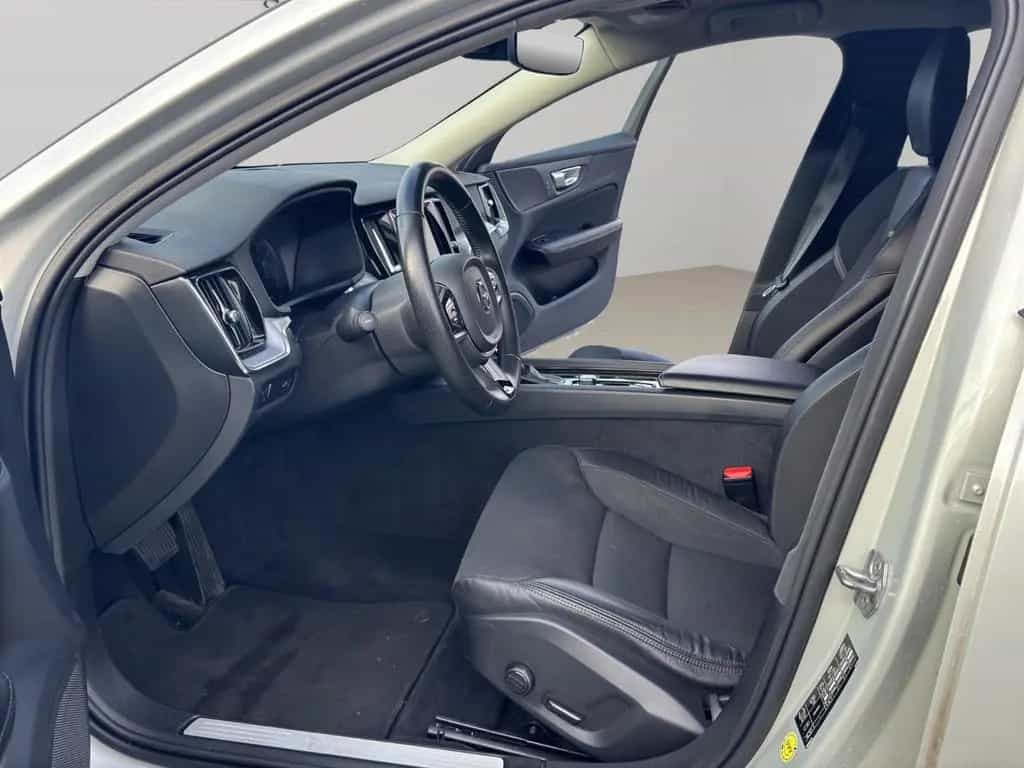 Volvo V60 Kombi Momentum 08/2019-photo-8
