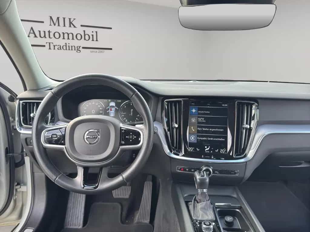 Volvo V60 Kombi Momentum 08/2019-photo-9