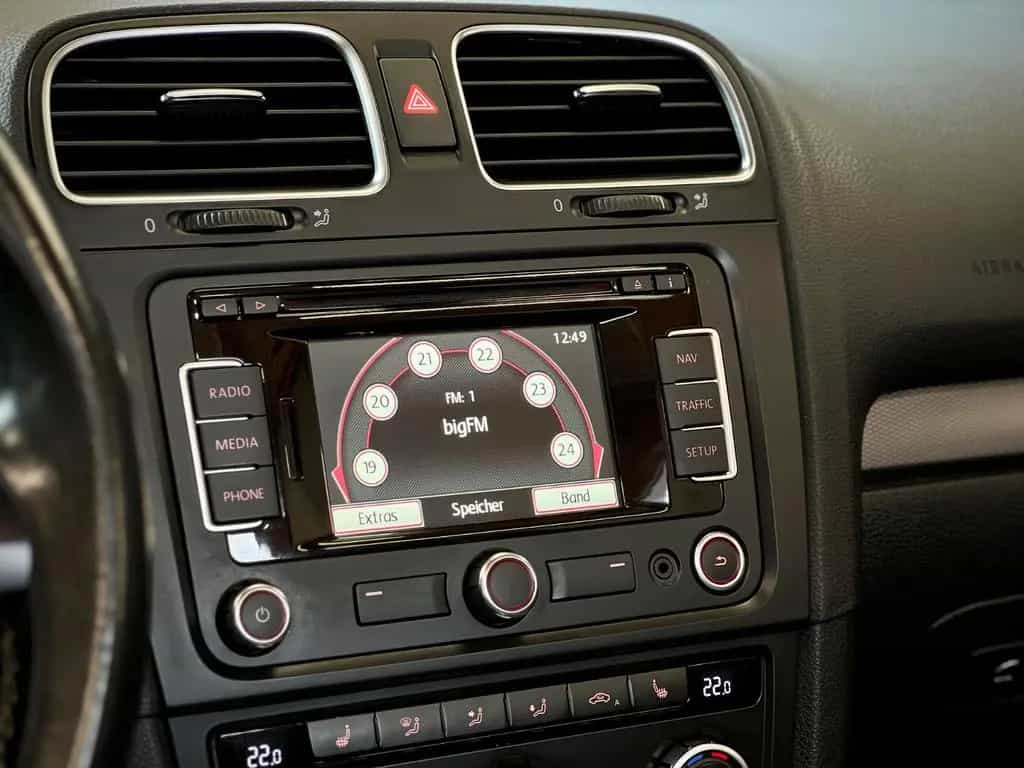 Volkswagen Golf VI Cabriolet Lounge #Bi-Xenon #Navi #Sport 04/2015-photo-24