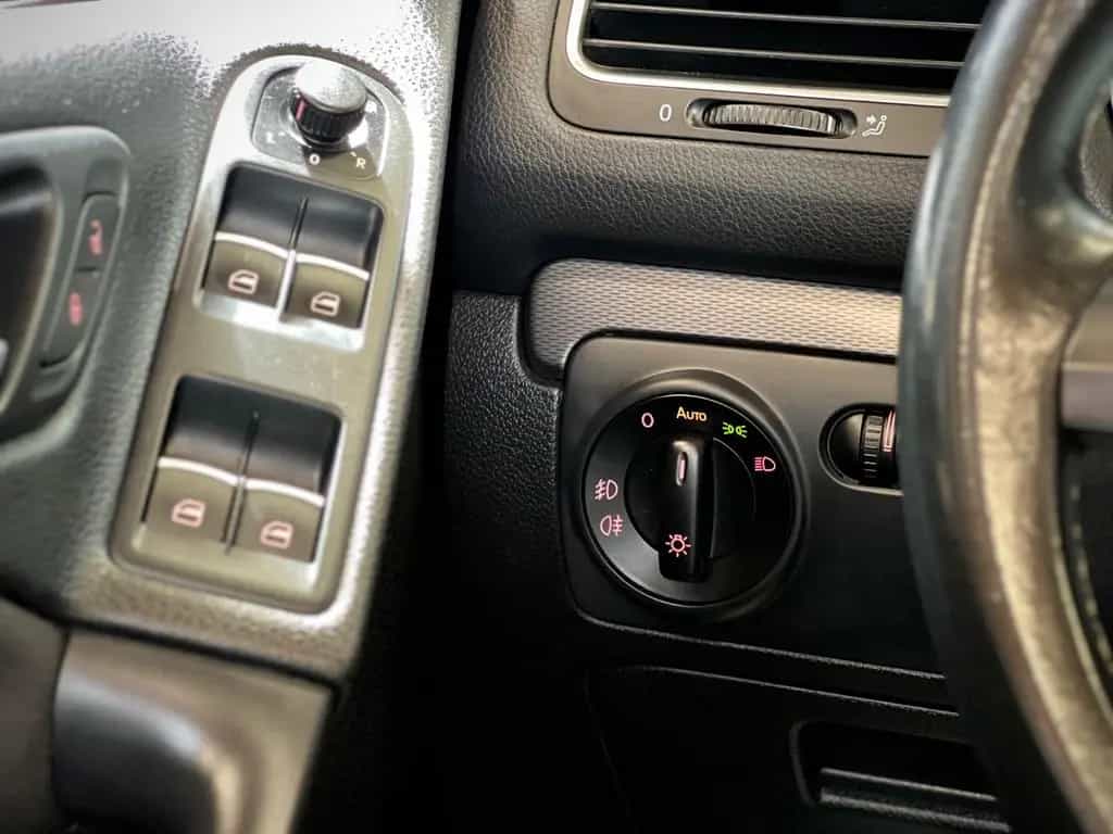Volkswagen Golf VI Cabriolet Lounge #Bi-Xenon #Navi #Sport 04/2015-photo-31
