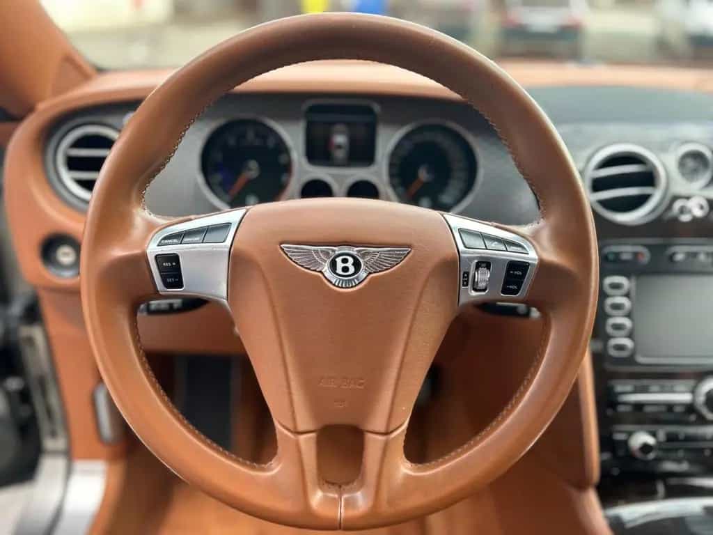 Bentley Continental GTC Speed 1. Hand Motor neu W12 DE 07/2010-photo-14