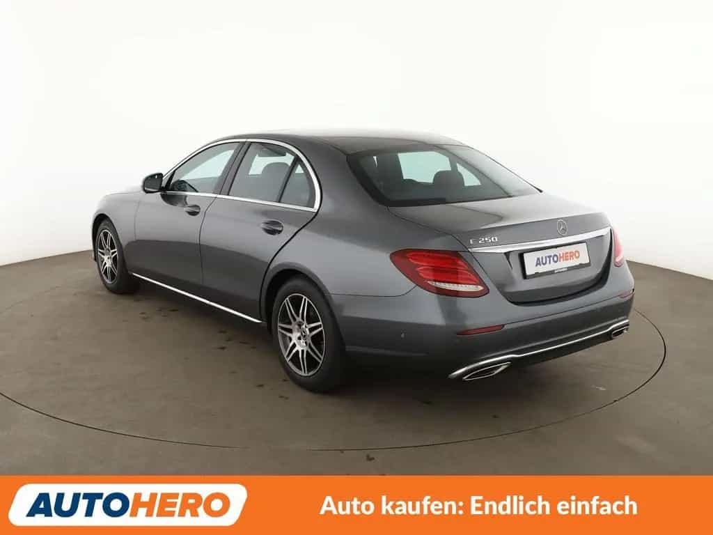 Mercedes-Benz E-Class 250 Avantgarde Aut.*LED*NAVI*TEMPO*CAM*PDC*SHZ 03/2018-photo-3
