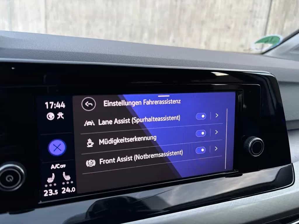 Volkswagen Golf VIII Lim. 1.5 TSI Matrix Pano Cam App Top 01/2021-photo-9