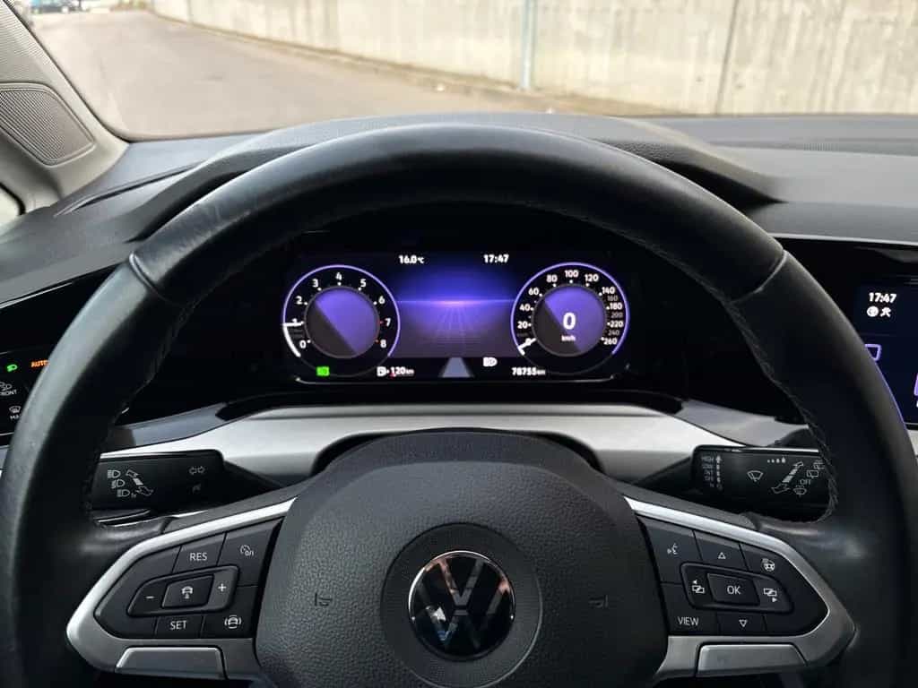 Volkswagen Golf VIII Lim. 1.5 TSI Matrix Pano Cam App Top 01/2021-photo-4