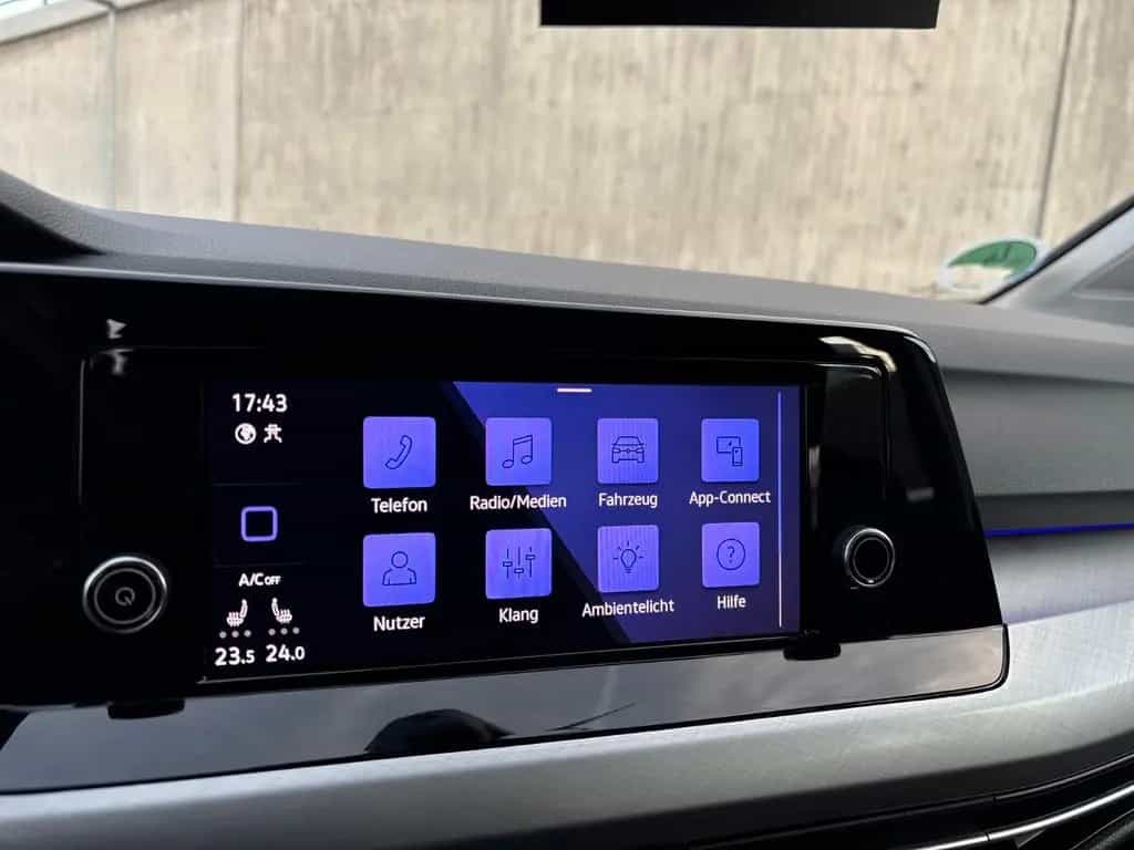 Volkswagen Golf VIII Lim. 1.5 TSI Matrix Pano Cam App Top 01/2021-photo-5