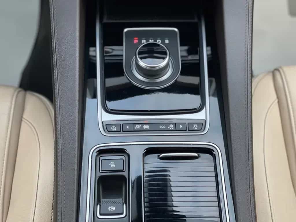 Jaguar F-Pace Portfolio AWD-Soundsystem-Rückfahrkamera 07/2020-photo-11