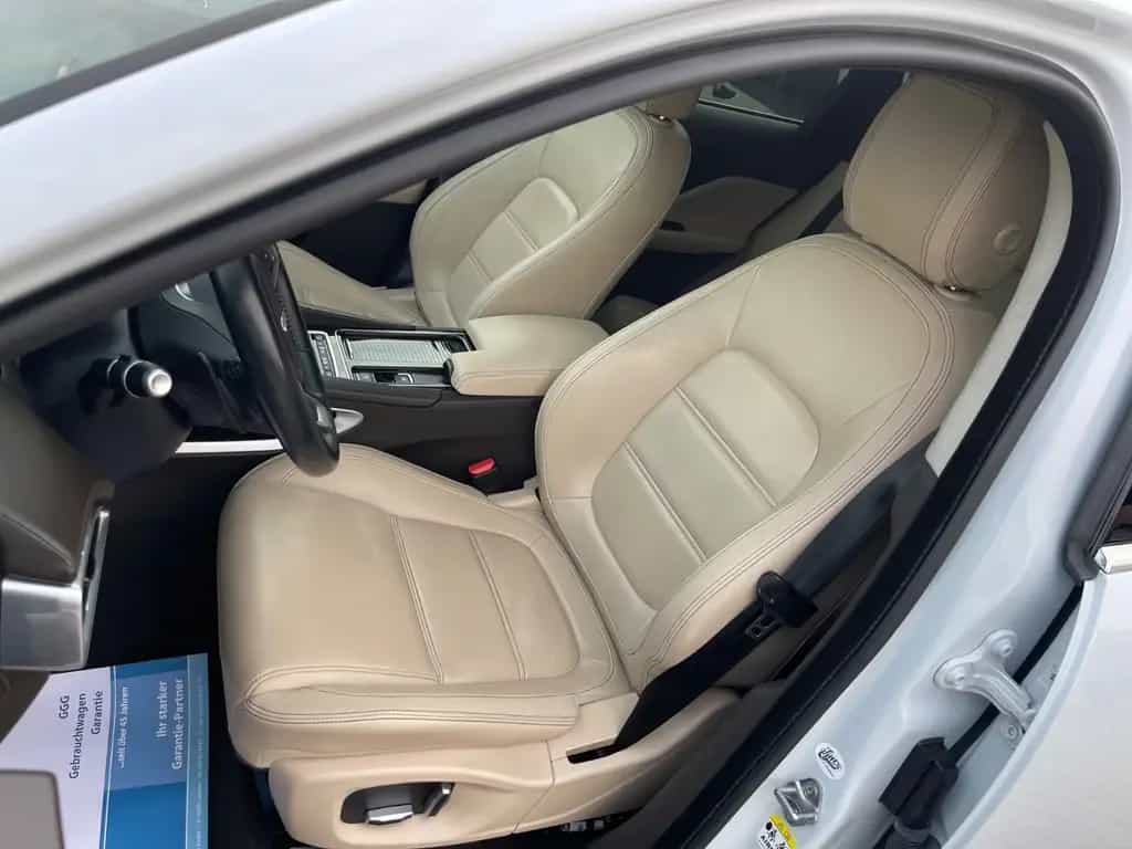 Jaguar F-Pace Portfolio AWD-Soundsystem-Rückfahrkamera 07/2020-photo-16