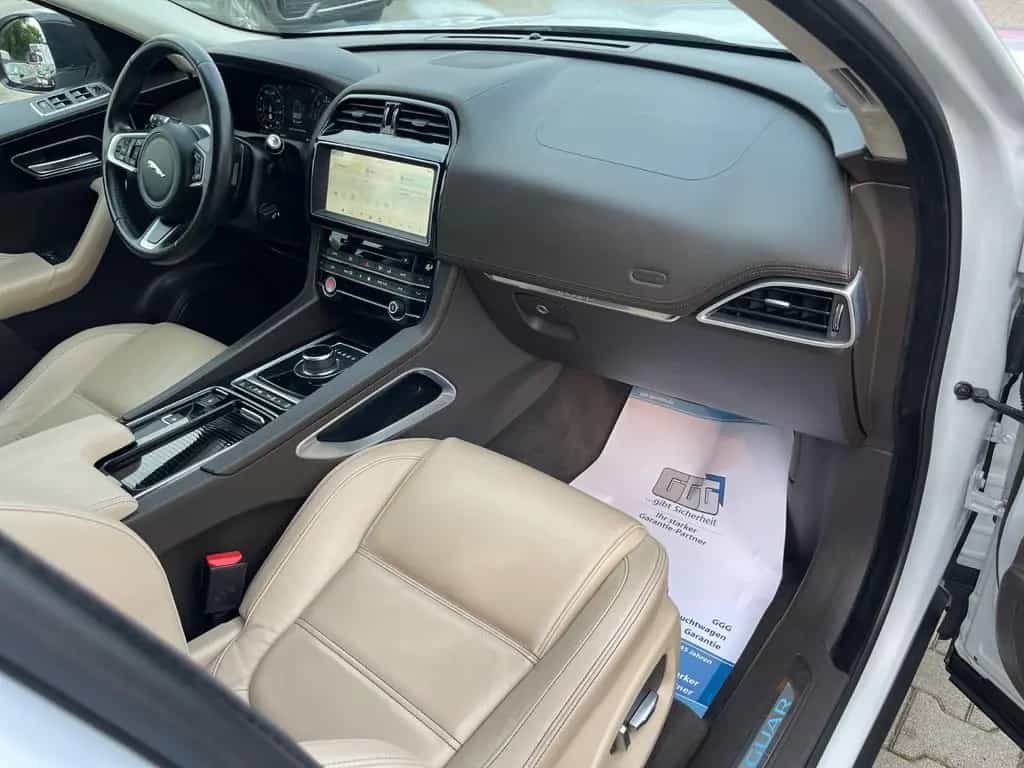 Jaguar F-Pace Portfolio AWD-Soundsystem-Rückfahrkamera 07/2020-photo-20