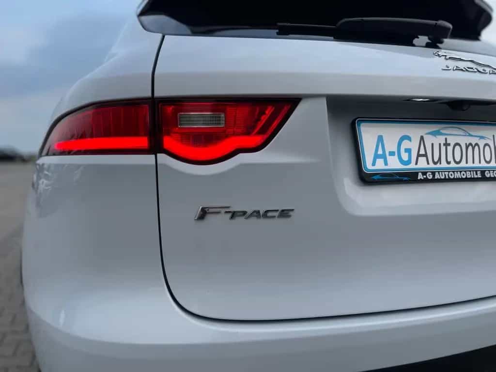 Jaguar F-Pace Portfolio AWD-Soundsystem-Rückfahrkamera 07/2020-photo-6