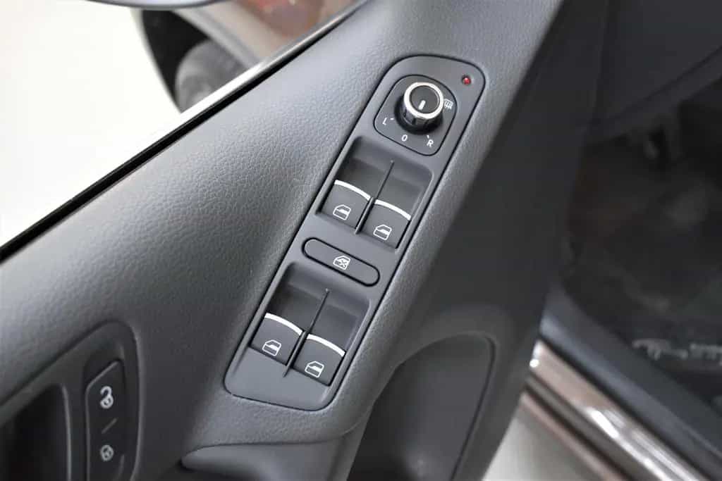 Volkswagen Tiguan Sport&Style 4M+Automatik+SHZ+Tempomat 02/2012-photo-21