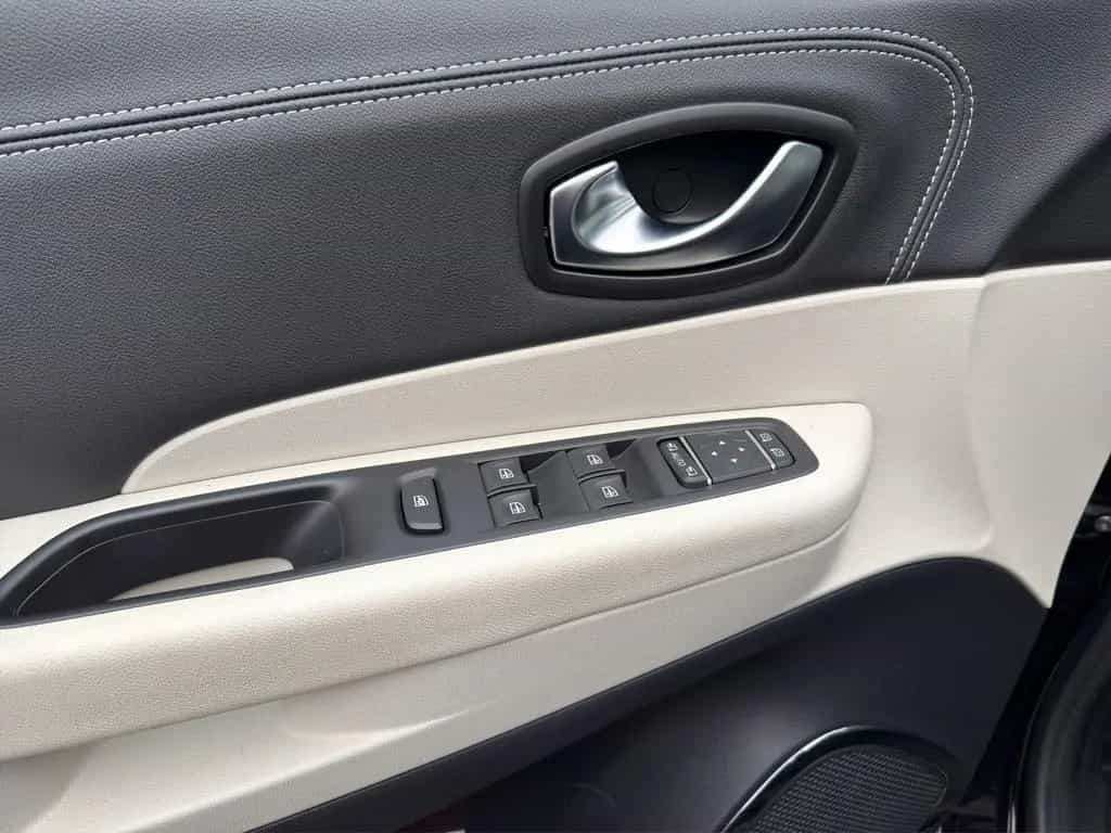 Renault Captur 03/2018-photo-10