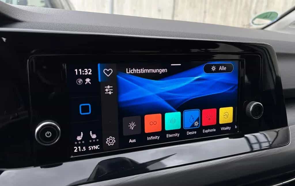 Volkswagen Golf VIII Lim. Style 1.5 TSI Matrix Pano ACC Cam 01/2021-photo-9