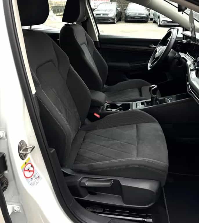 Volkswagen Golf VIII Lim. Style 1.5 TSI Matrix Pano ACC Cam 01/2021-photo-4