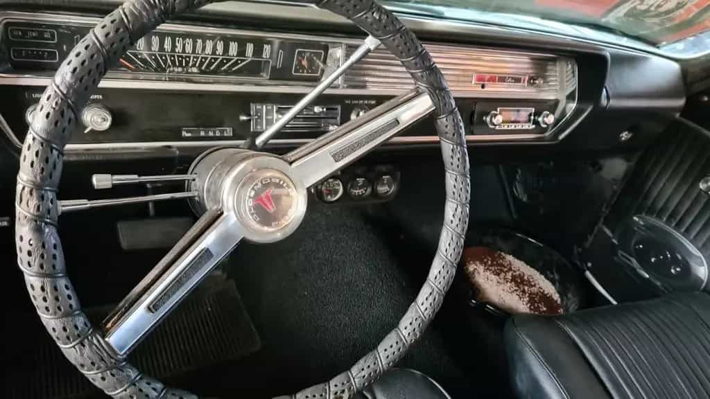 Oldsmobile Cutlass 07/1964-photo-11
