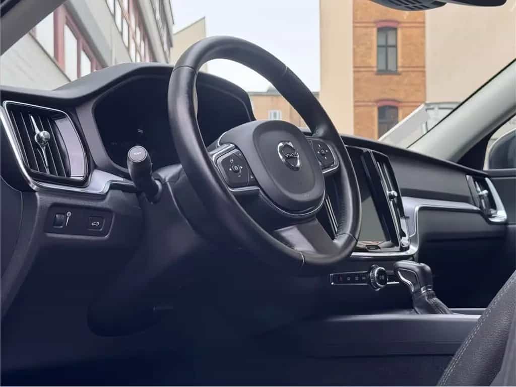 Volvo V60 *D4*MOMENTUM-PRO*PDC*NAVI*LED*AHK*KLIMA*MULTI 06/2020-photo-10