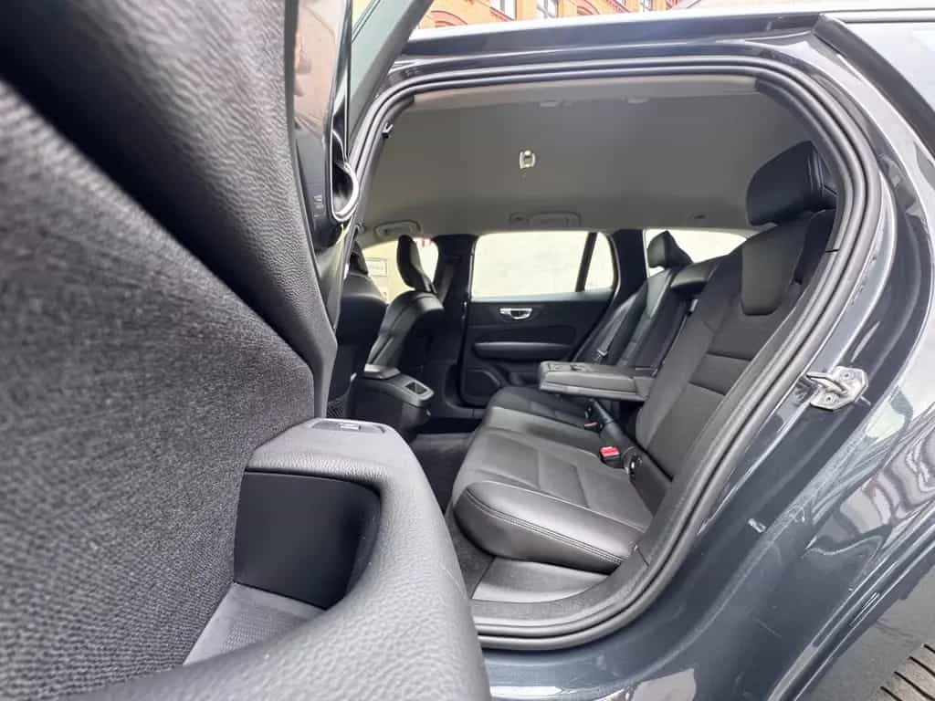 Volvo V60 *D4*MOMENTUM-PRO*PDC*NAVI*LED*AHK*KLIMA*MULTI 06/2020-photo-11