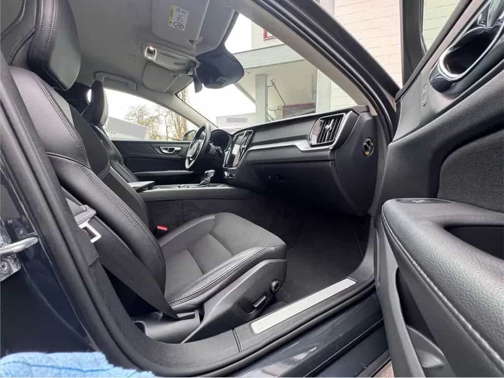 Volvo V60 *D4*MOMENTUM-PRO*PDC*NAVI*LED*AHK*KLIMA*MULTI 06/2020-photo-14