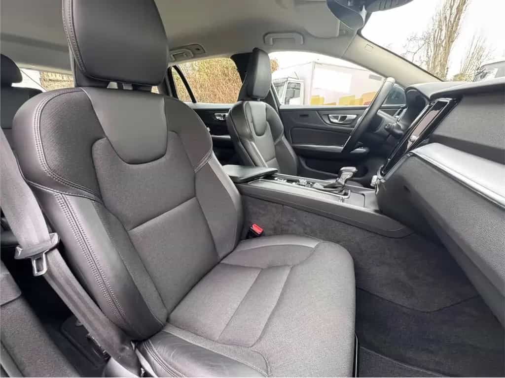 Volvo V60 *D4*MOMENTUM-PRO*PDC*NAVI*LED*AHK*KLIMA*MULTI 06/2020-photo-15