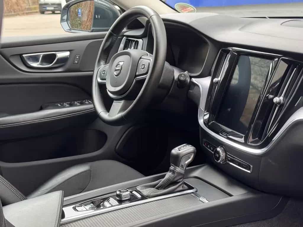 Volvo V60 *D4*MOMENTUM-PRO*PDC*NAVI*LED*AHK*KLIMA*MULTI 06/2020-photo-16