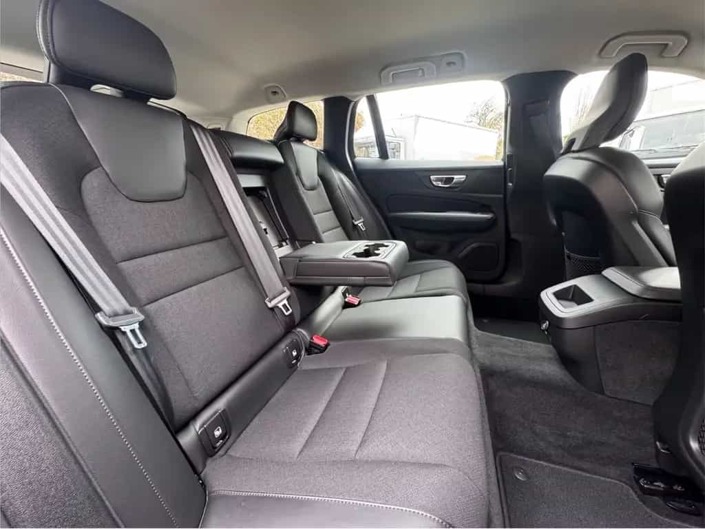 Volvo V60 *D4*MOMENTUM-PRO*PDC*NAVI*LED*AHK*KLIMA*MULTI 06/2020-photo-18