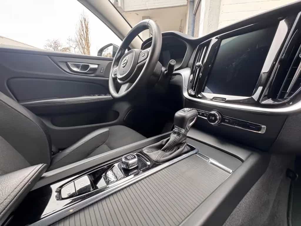 Volvo V60 *D4*MOMENTUM-PRO*PDC*NAVI*LED*AHK*KLIMA*MULTI 06/2020-photo-19