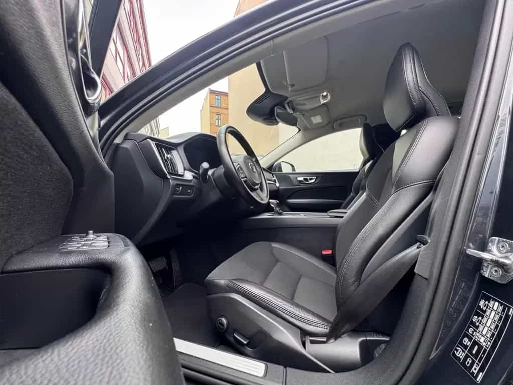 Volvo V60 *D4*MOMENTUM-PRO*PDC*NAVI*LED*AHK*KLIMA*MULTI 06/2020-photo-8