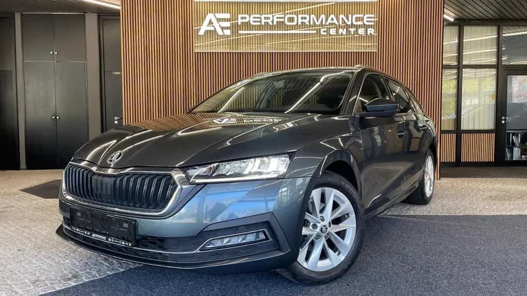 Skoda Octavia Combi First Edition 2.0 TDI DSG LED Navi 06/2021-photo-3