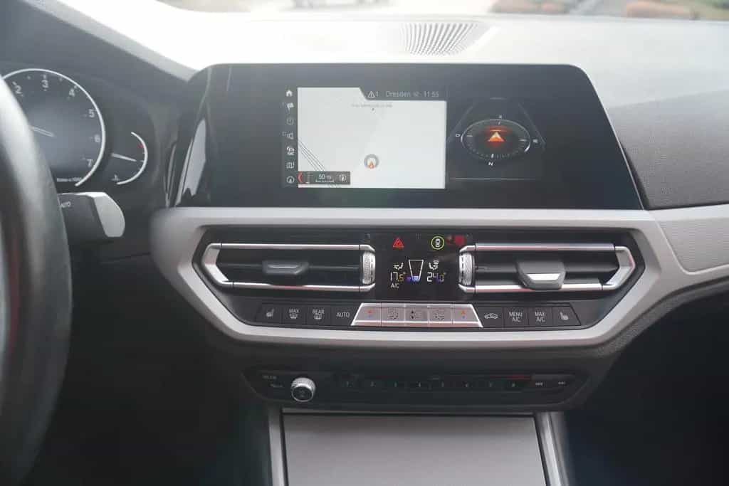 BMW 320 i Advantage LED Navi Digitales Cockpit PDC 06/2020-photo-11