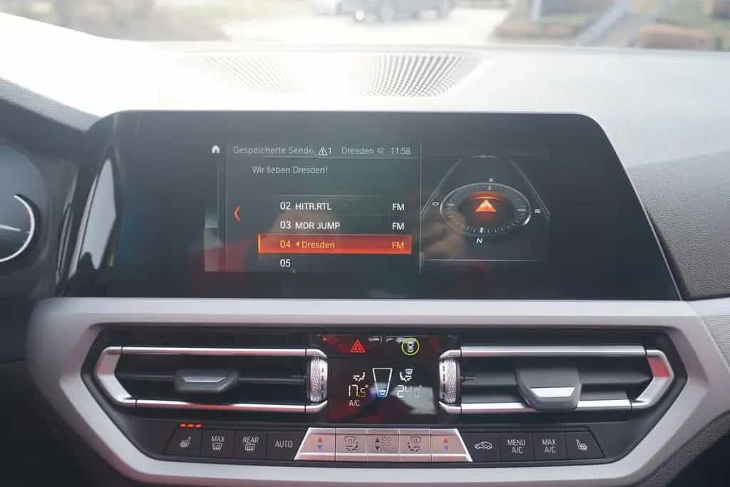 BMW 320 i Advantage LED Navi Digitales Cockpit PDC 06/2020-photo-13
