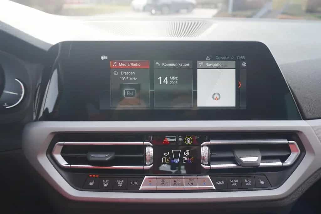 BMW 320 i Advantage LED Navi Digitales Cockpit PDC 06/2020-photo-14